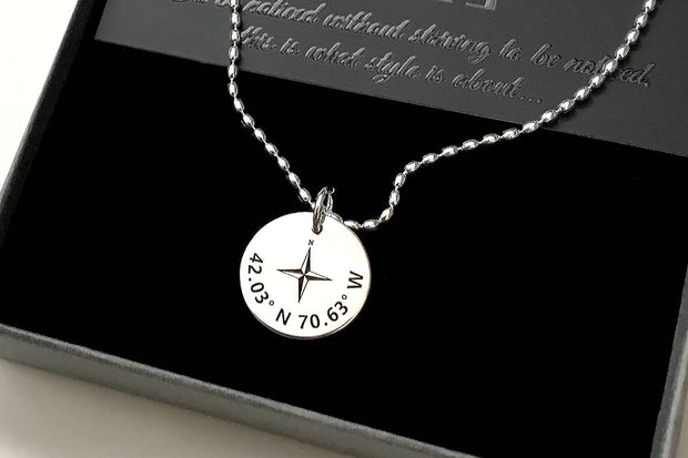 Koordinaten Kette - Namenskette Kompass mit Gravur - Kette mit Gravur - Personalisiertes Geschenk - JAEE Namensschmuck