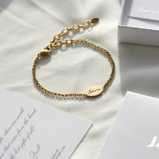 Minimalistischer Damenarmband mit Gravur auf ovalem Anhänger und Armreif in gold, rosé gold oder silber, verstellbar 16-21 cm - JAEE Namensschmuck