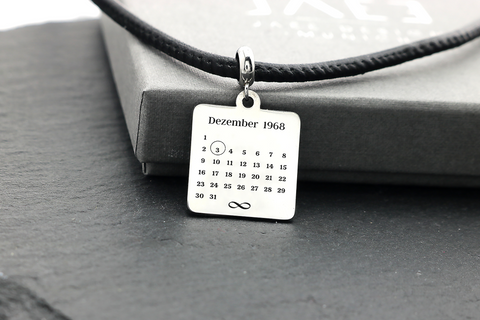 Gravierte Tag Halskette - Kalender Halskette - Benutzerdefinierte Datum - JAEE Namensschmuck