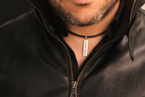 Halskette mit Gravur silber vertikal - Personalisierte Silberhalskette  - personalisiertes Geschenk - JAEE Design