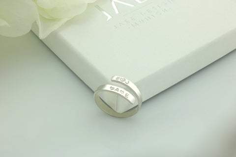 Gravierter Silberring mit Namensplakette - Ringstapel Namensring - Vergoldeter gravierbarer - JAEE Design