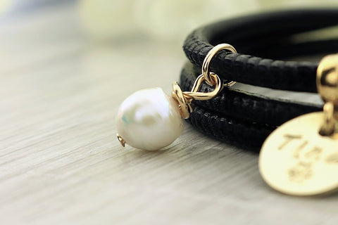 Frauenarmband Namensarmband - Gold Armband mit Perle - Namensarmband für Damen - Damen armbänder - JAEE Design